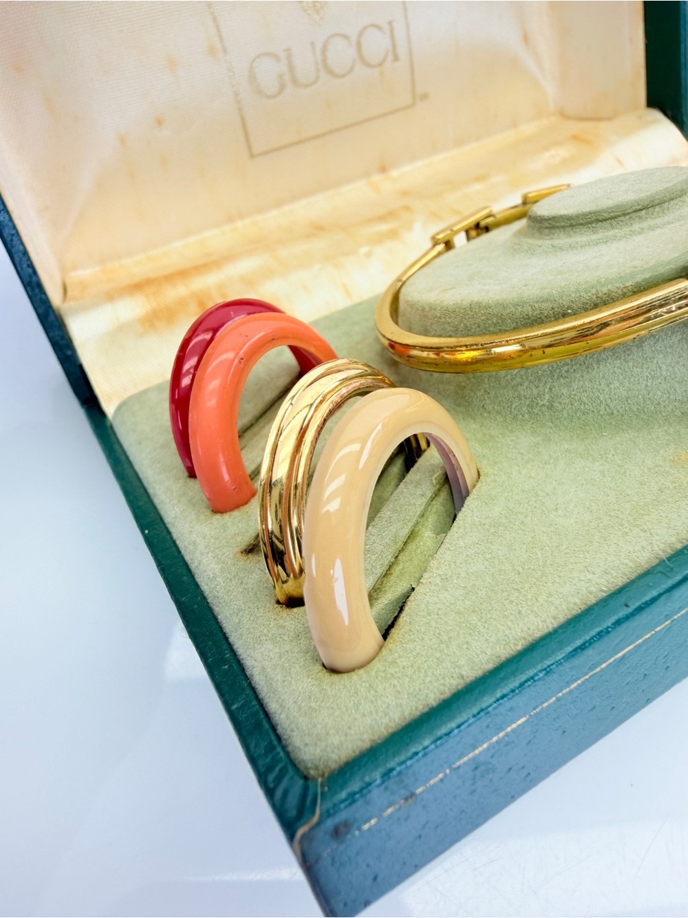Gucci Interchangeable Bangle Watch with Colored Bezels - Gold & Green - Picture 3 of 8